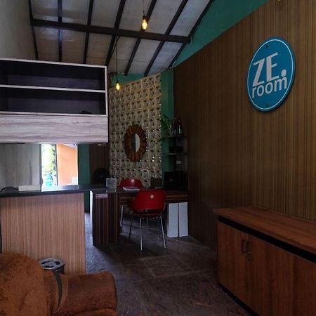 Отель Reddoorz Near Lotte Mart Maguwoharjo Yogyakarta Экстерьер фото