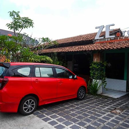 Отель Reddoorz Near Lotte Mart Maguwoharjo Yogyakarta Экстерьер фото